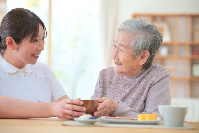 食事サービス・介護サービスは必ずある？サ高住で提供されるサービス